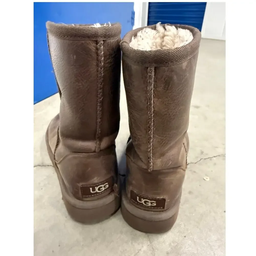UGG Classic Short‎ Leather Boot Women’s size 6 Winter Ski